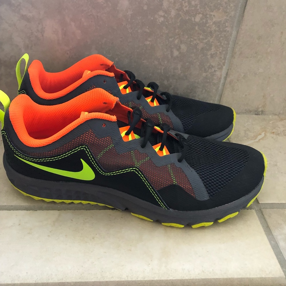 Brad new nike slip on sneakers